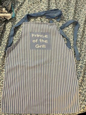 Striped "Prince of the Grill" Apron  + oven mitts and chef’s hat 👩‍🍳
